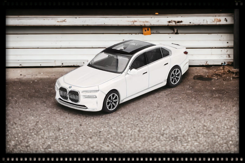 Chargez l&#39;image dans la visionneuse de la galerie, Bmw I7 XDRIVE60 BLANC MINÉRAL 2024 (LHD) MINI GT 1:64
