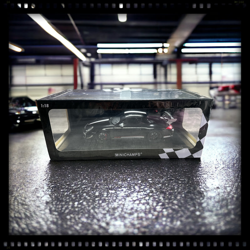 Chargez l&#39;image dans la visionneuse de la galerie, Porsche 911 GT3 RS 4.0 2011 MINICHAMPS 1:18
