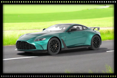 Aston MARTIN V12 VANTAGE ASTON MARTIN RACING VERT 2023 GT SPIRIT 1:18