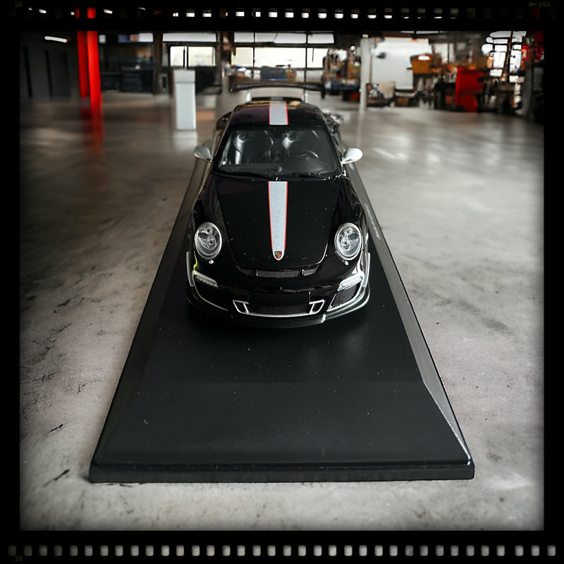 Laad de afbeelding in de Gallery-viewer, Porsche 911 GT3 RS 4.0 2011 MINICHAMPS 1:18
