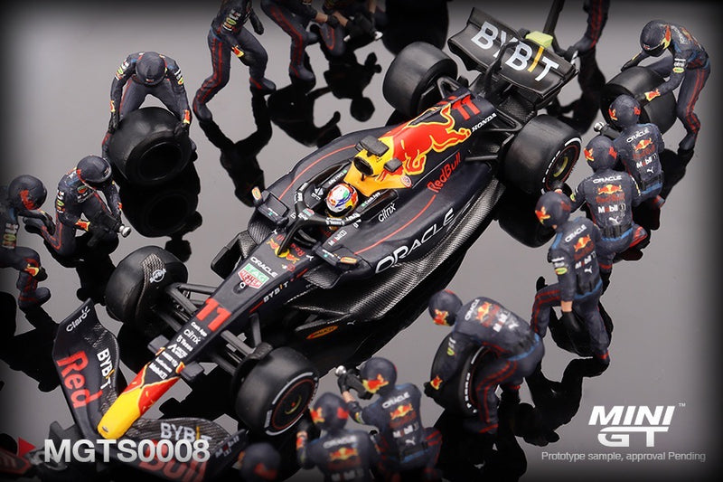 Laad de afbeelding in de Gallery-viewer, Oracle Red Bull Racing RB18 #11 Sergio Perez Abu Dhabi Grand Prix 2022 Pit Crew-set. Deze set bevat 1 model de MGT00538 (LIMITED EDITION 5000 stuks) MINI GT 1:64
