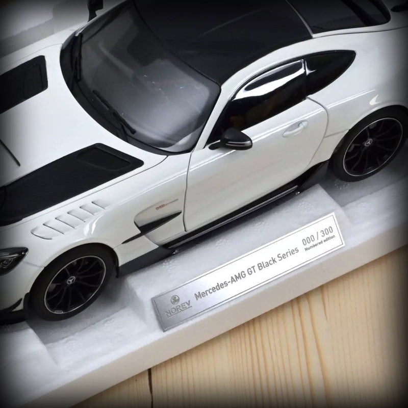 Laad de afbeelding in de Gallery-viewer, Mercedes-Benz AMG GT Black Series 2021 Nr.290 - Limited Edition 300 stuks - NOREV 1:18

