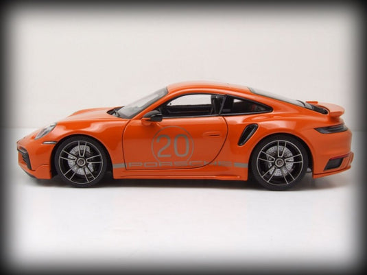 Porsche 911 (992) Turbo S coupé Sport Design 2021 Oranje MINICHAMPS 1:18