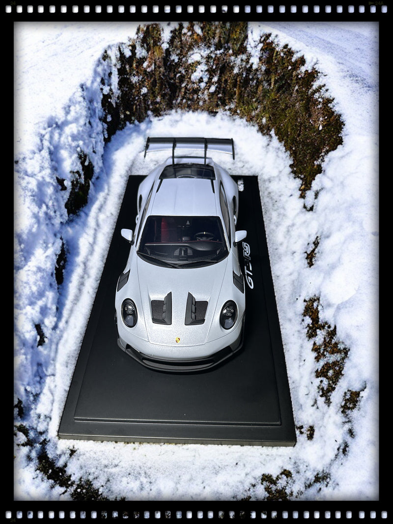 Chargez l&#39;image dans la visionneuse de la galerie, Porsche 911 GT3 RS (992) - ÉDITION LIMITÉE 911 pièces - PORSCHE DEALERMODEL 1:18

