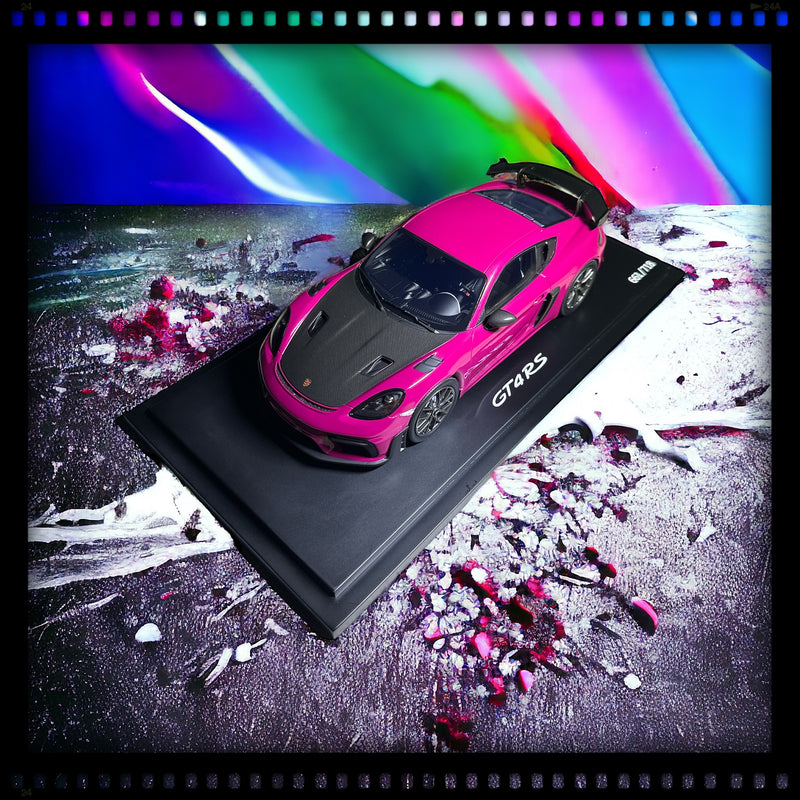 Chargez l&#39;image dans la visionneuse de la galerie, Porsche 718 CAYMAN GT4 RS (982) Violet avec Case - ÉDITION LIMITÉE 718 pièces - PORSCHE DEALERMODEL 1:18
