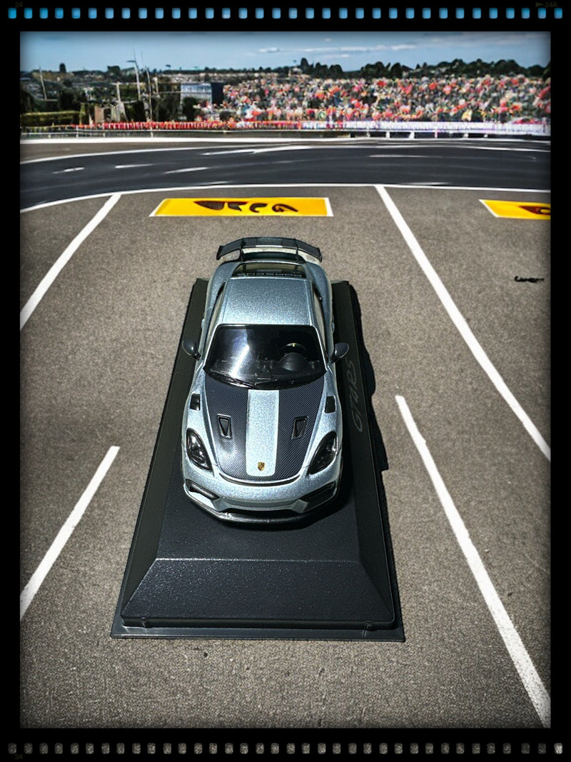 Chargez l&#39;image dans la visionneuse de la galerie, Porsche 718 CAYMAN GT4 RS PORSCHE DEALERMODEL 1:43
