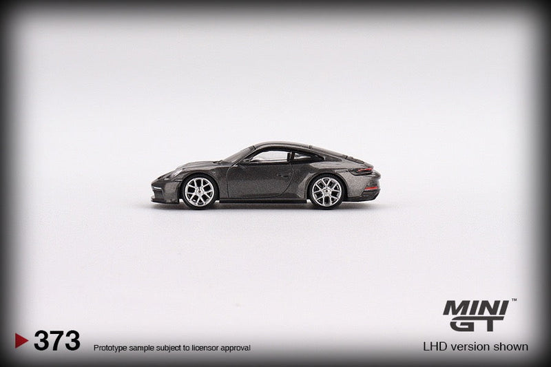 Laad de afbeelding in de Gallery-viewer, Porsche 911 (992) GT3 TOURING (RHD) MINI GT 1:64
