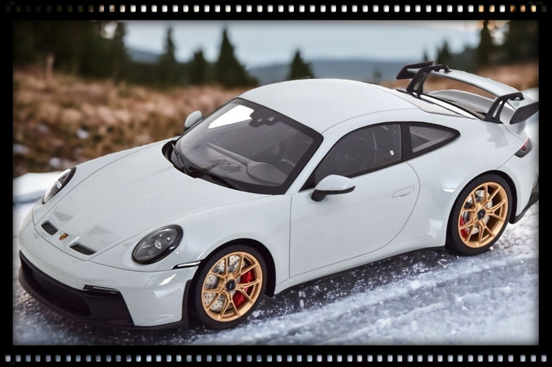 Laad de afbeelding in de Gallery-viewer, Porsche 911 (992) GT3 2021 MINICHAMPS 1:18
