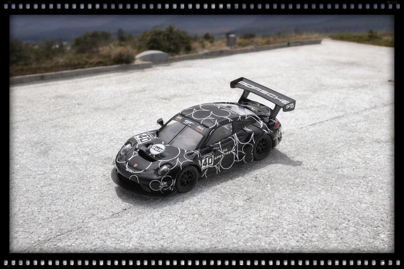 Chargez l&#39;image dans la visionneuse de la galerie, Porsche GT3 R GPX RACING Nr.40 SPARK 1:64
