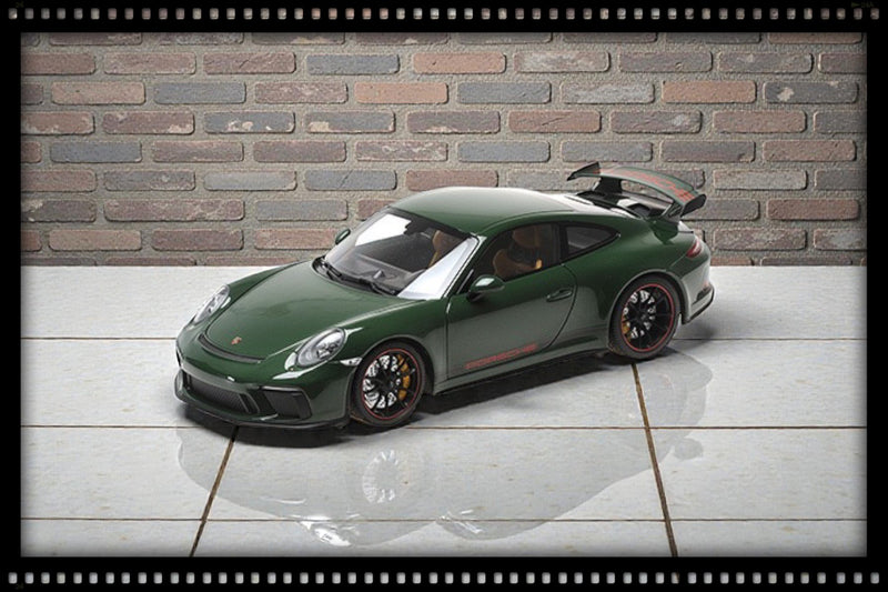 Chargez l'image dans la visionneuse de la galerie, Porsche 911 GT3 2017 Vert MINICHAMPS 1:18
