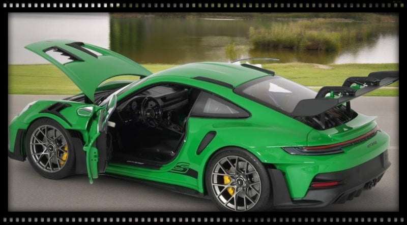 Laad de afbeelding in de Gallery-viewer, Porsche 911 GT3 RS (992) - LIMITED EDITION -  PORSCHE DEALERMODEL 1:18
