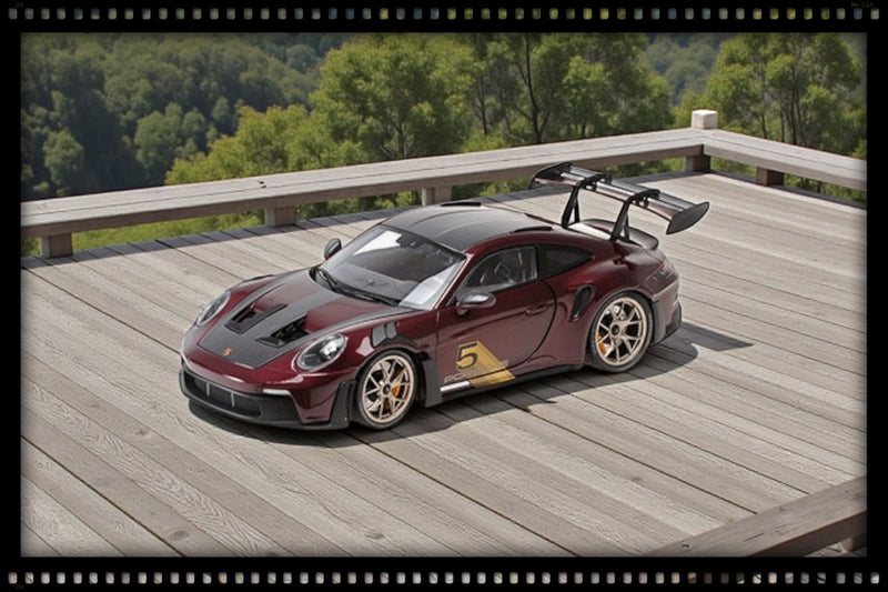 Chargez l'image dans la visionneuse de la galerie, Porsche 911 (992) GT3RS 2023 VIOLET W JANTES OR MINICHAMPS 1:18

