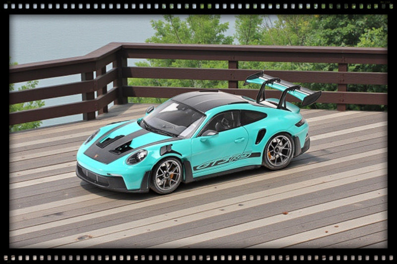 Chargez l'image dans la visionneuse de la galerie, Porsche 911 (992) GT3RS 2024 VERT AVEC ROUES GRIS FONCÉ MINICHAMPS 1:18
