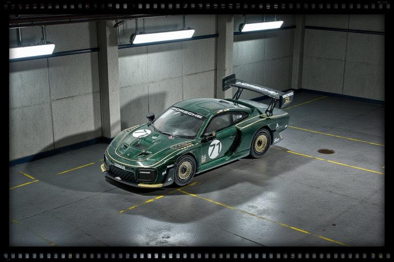 Laad de afbeelding in de Gallery-viewer, Porsche 935 Nr.71 Tenner Racing Green MINICHAMPS 1:64
