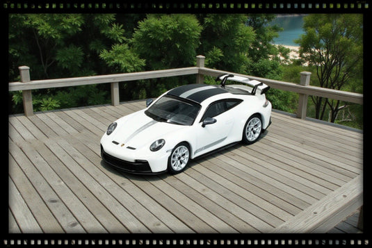 Porsche 911 (992) GT3 2021 Wit MINICHAMPS 1:64