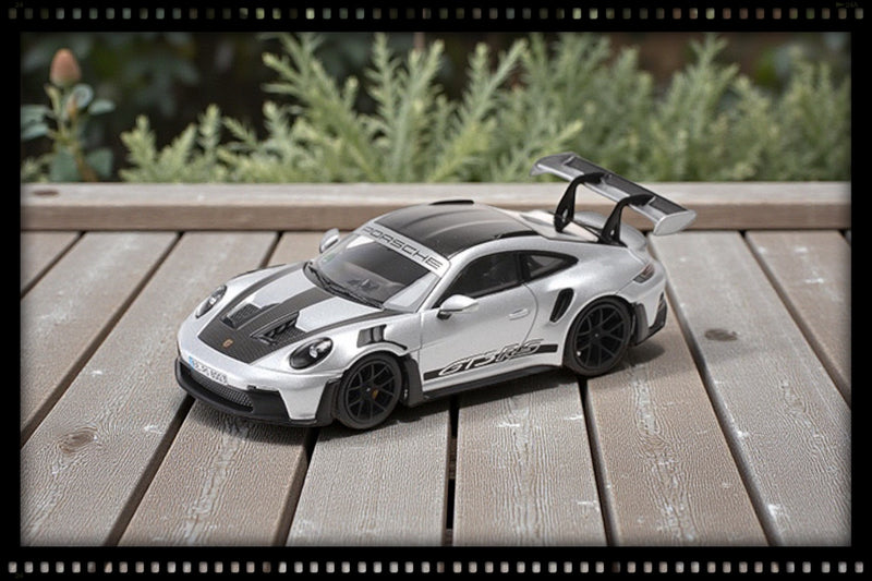 Laad de afbeelding in de Gallery-viewer, Porsche 911 (992) GT3 RS 2023 GRIJS ‼️BEPERKTE EDITIE 510 stuks‼️ MINICHAMPS 1:43
