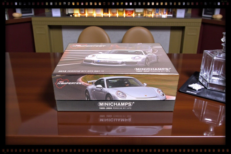 Chargez l'image dans la visionneuse de la galerie, Porsche 911 (991) GT3 2012 ARGENTÉ BOÎTE SPÉCIALE ‼️ÉDITION LIMITÉE 525 pièces‼️ MINICHAMPS 1:43
