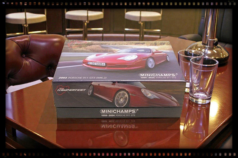 Laad de afbeelding in de Gallery-viewer, Porsche 911 GT3 2003 ROOD SPECIALE DOOS ‼️BEPERKTE EDITIE 525 stuks‼️ MINICHAMPS 1:43
