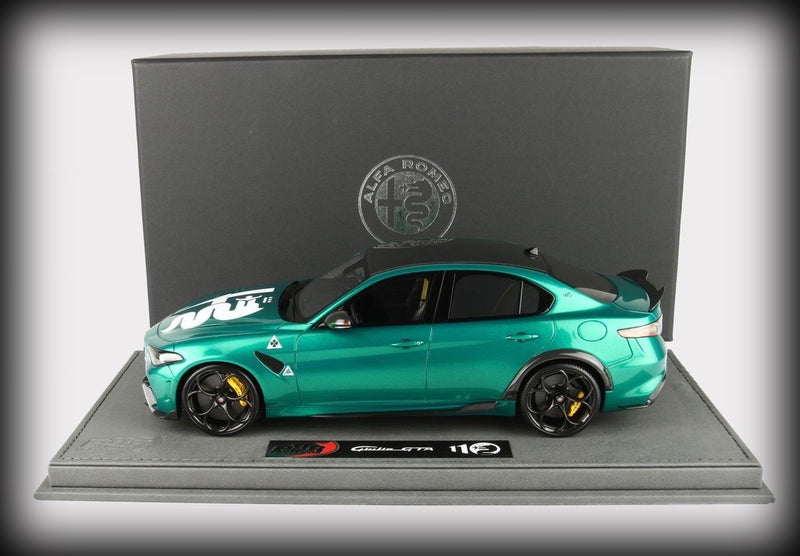 Load image into Gallery viewer, Alfa Romeo Giulia GTA Special Version with display case (LIMITED EDITION 14 pieces) BBR Models 1:18
