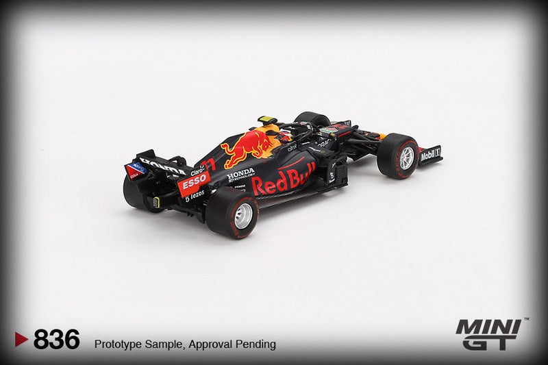 Chargez l&#39;image dans la visionneuse de la galerie, RedBull RACING RB16B #11 SERGIO PÉREZ GAGNANT DU GRAND PRIX D&#39;AZERBAÏDJAN 2021 MINI GT 1:64
