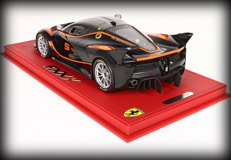 Laad de afbeelding in de Gallery-viewer, Ferrari FXXK 2016 - Car No. 5 met display case (LIMITED EDITION 59 stuks) BBR Models 1:18
