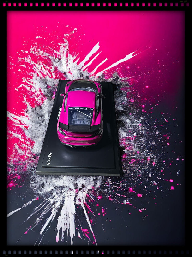 Chargez l&#39;image dans la visionneuse de la galerie, Porsche 718 CAYMAN GT4 RS (982) Violet avec Case - ÉDITION LIMITÉE 718 pièces - PORSCHE DEALERMODEL 1:18
