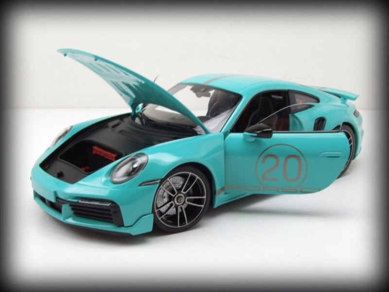 Chargez l&#39;image dans la visionneuse de la galerie, Porsche 911 (992) Turbo S coupé Sport Design 2021 Vert MINICHAMPS 1:18
