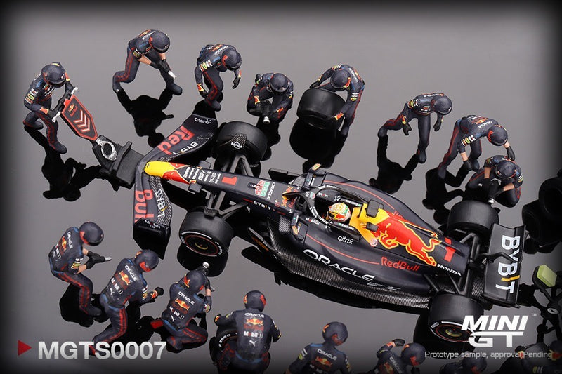 Laad de afbeelding in de Gallery-viewer, Oracle Red Bull Racing RB18 #1 Max Verstappen Abu Dhabi Grand Prix 2022 Pit Crew-set. Deze set bevat 1 model, de MGT00520 (LIMITED EDITION 5000 stuks) MINI GT 1:64
