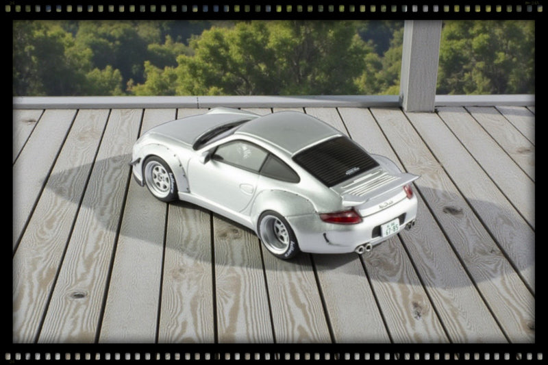 Chargez l'image dans la visionneuse de la galerie, Porsche RWB 997 Argenté IXO 1:43

