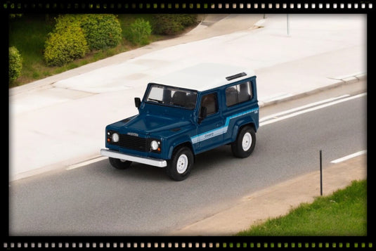 Land Rover Defender 90 County Wagon (LHD) MINI GT 1:64