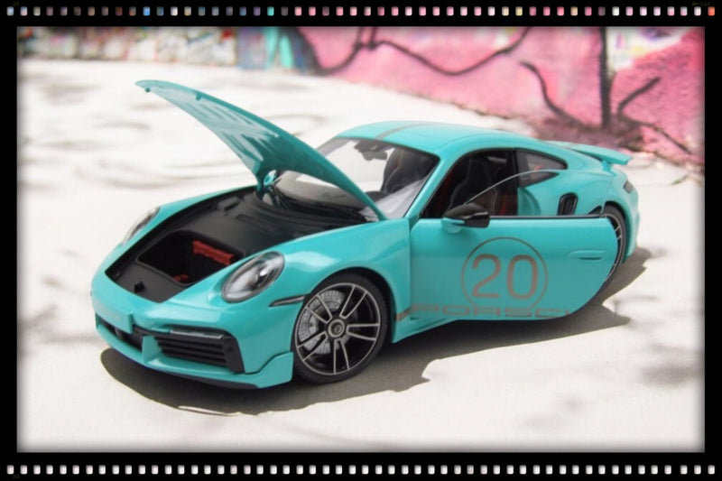 Chargez l&#39;image dans la visionneuse de la galerie, Porsche 911 (992) Turbo S coupé Sport Design 2021 Vert MINICHAMPS 1:18

