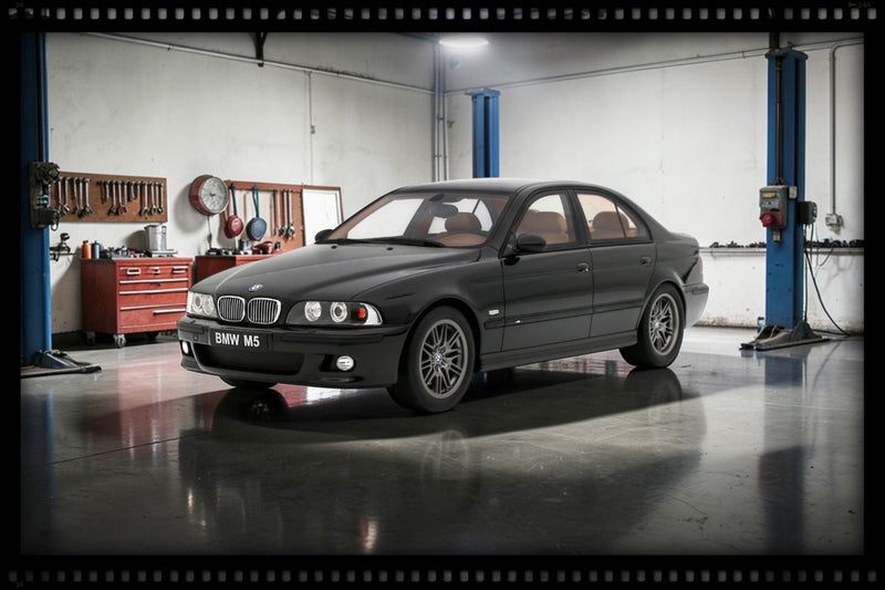 Load image into Gallery viewer, BMW E39 M5 2000 BLACK SAPHIRE METALLIC OTTOmobile 1:18
