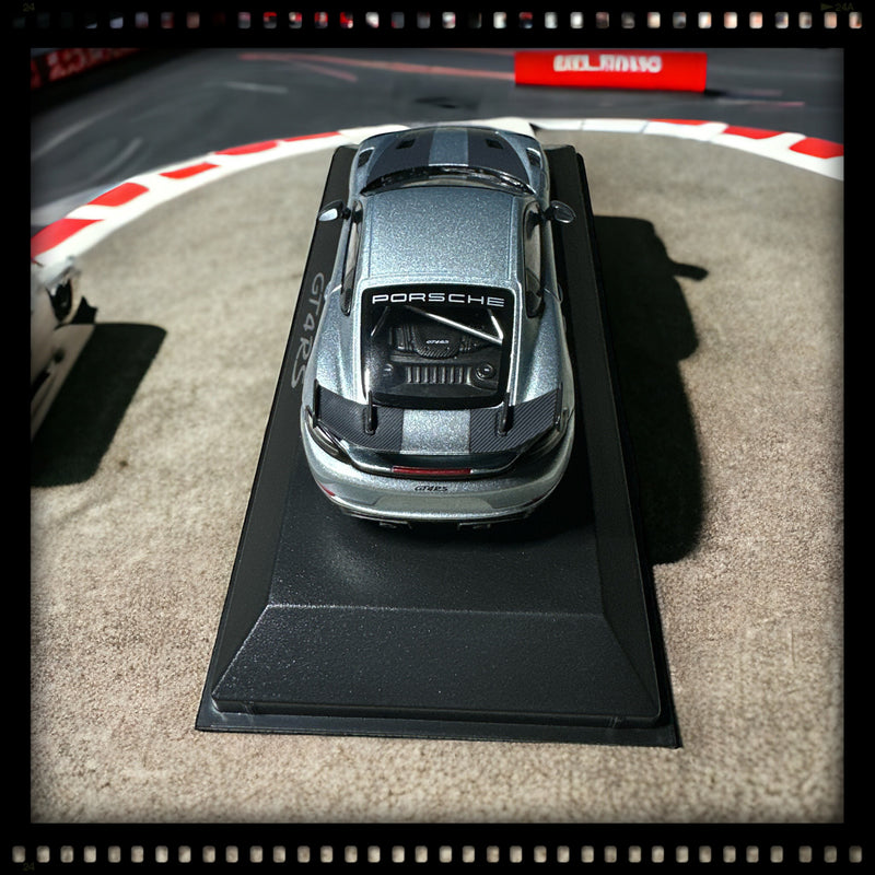Chargez l&#39;image dans la visionneuse de la galerie, Porsche 718 CAYMAN GT4 RS PORSCHE DEALERMODEL 1:43
