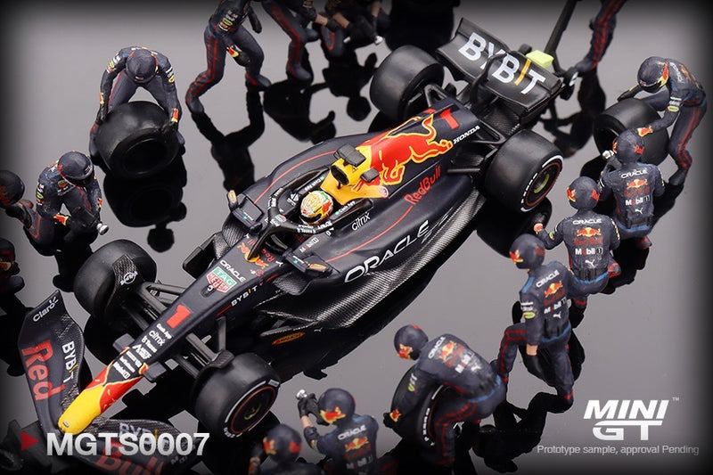 Chargez l&#39;image dans la visionneuse de la galerie, Ensemble d&#39;équipage au stand du Grand Prix d&#39;Abu Dhabi 2022 Oracle Red Bull Racing RB18 #1 Max Verstappen. Cet ensemble comprend 1 modèle le MGT00520 (ÉDITION LIMITÉE 5000 pièces) MINI GT 1:64
