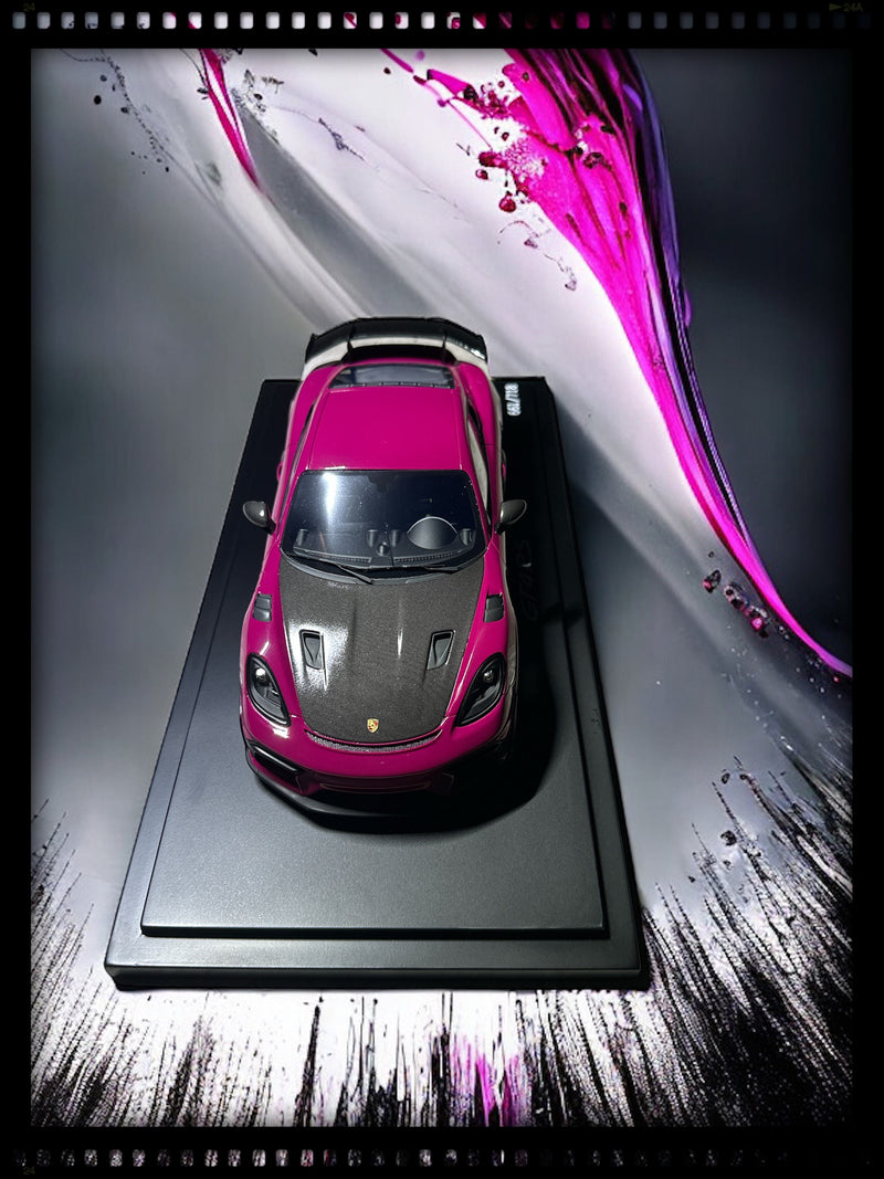 Chargez l&#39;image dans la visionneuse de la galerie, Porsche 718 CAYMAN GT4 RS (982) Violet avec Case - ÉDITION LIMITÉE 718 pièces - PORSCHE DEALERMODEL 1:18
