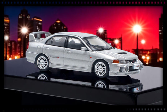Mitsubishi Lancer Evolution IV Silver POP RACE 1:64
