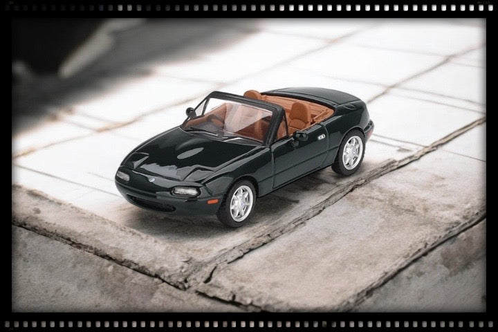 Load image into Gallery viewer, Mazda MX5 EUNOS ROADSTER V- SPECIAL EXCELLENT GREEN MICA 1990 (RHD) MINI GT 1:64
