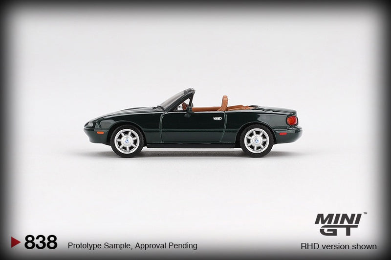 Load image into Gallery viewer, Mazda MX5 EUNOS ROADSTER V- SPECIAL EXCELLENT GREEN MICA 1990 (RHD) MINI GT 1:64
