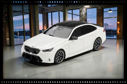 BMW M5 (G90) ALPINE WHITE 2025 TSM Model 1:43