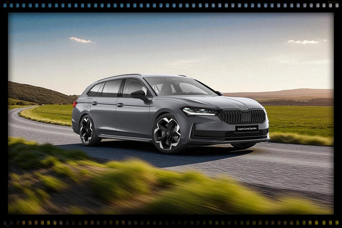 Skoda SUPERB COMBI SPORTLINE METAALZILVER 2024 SOLIDO 1:18
