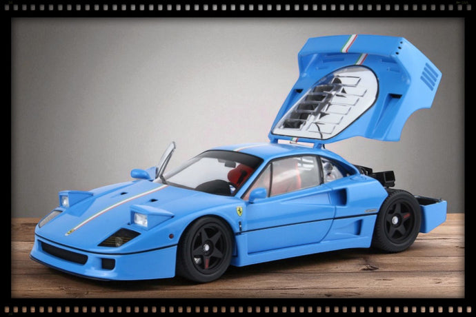 Ferrari F40 bleu clair avec bande drapeau italien et jantes noires BBR-Kyosho avec vitrine (ÉDITION LIMITÉE 40/54 pièces) Models BBR 1:18