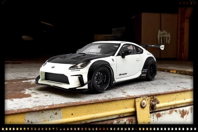 Toyota GR86 LBWK BODY KIT PARELWIT 2024 SOLIDO 1:18