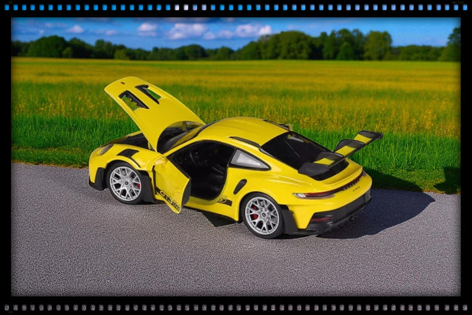 Porsche 911 GT3 RS 992 Geel WELLY 1:24