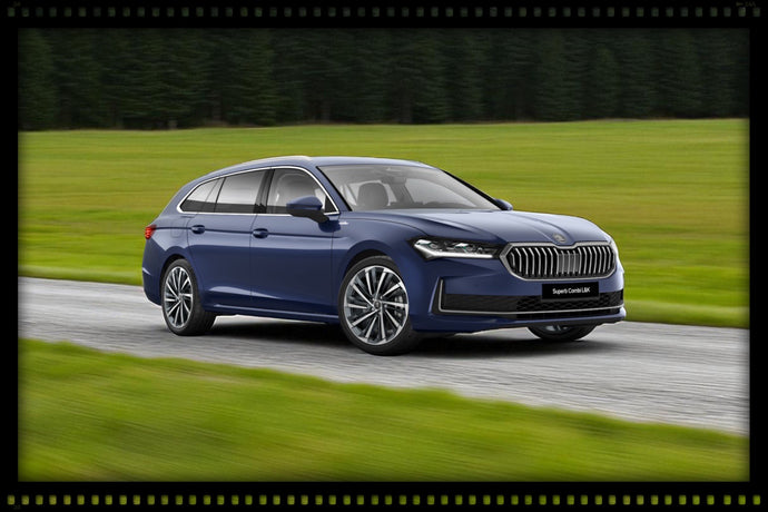 Skoda SUPERB COMBI L&K 130 EDITION COBALT BLAUW 2024 SOLIDO 1:18