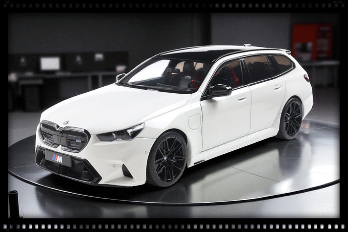 Bmw M5 TOURING BLANC ALPINE 2025 SOLIDO 1:18