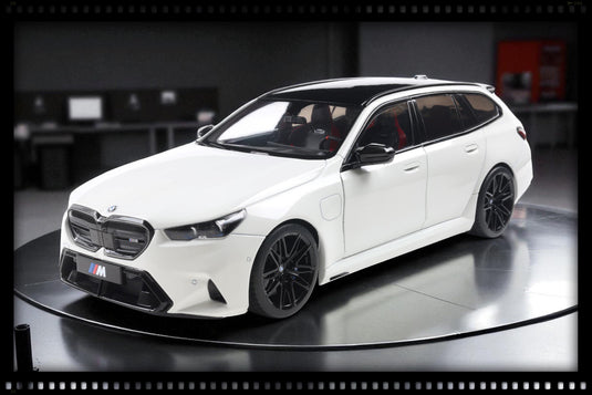 Bmw M5 TOURING BLANC ALPINE 2025 SOLIDO 1:18