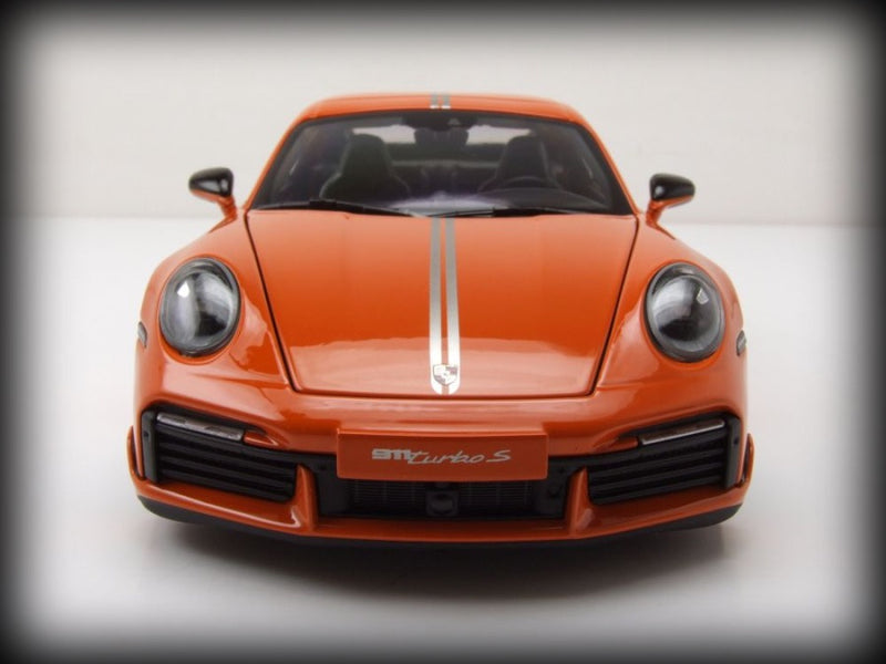 Laad de afbeelding in de Gallery-viewer, Porsche 911 (992) Turbo S coupé Sport Design 2021 Oranje MINICHAMPS 1:18
