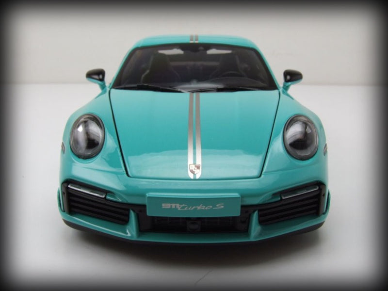 Chargez l&#39;image dans la visionneuse de la galerie, Porsche 911 (992) Turbo S coupé Sport Design 2021 Vert MINICHAMPS 1:18
