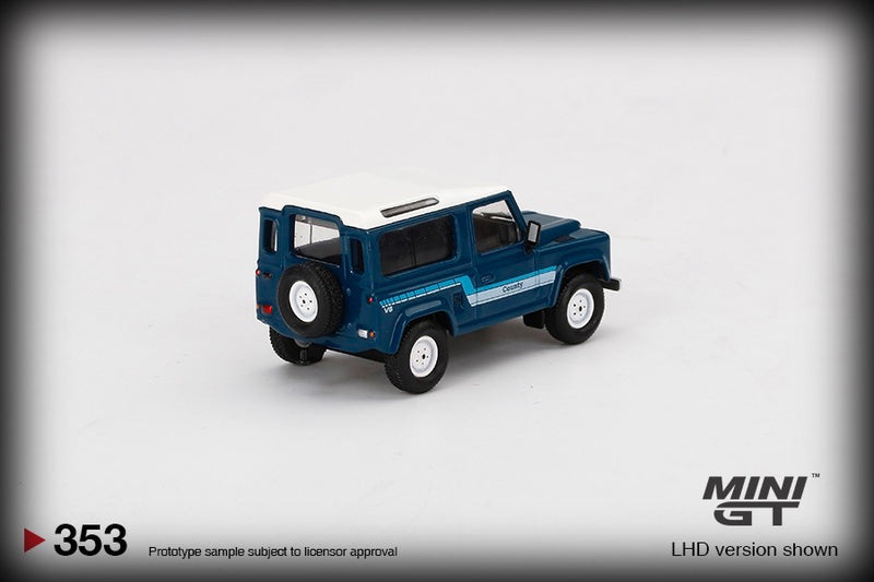 Chargez l&#39;image dans la visionneuse de la galerie, Land Rover Defender 90 County Wagon (LHD) MINI GT 1:64
