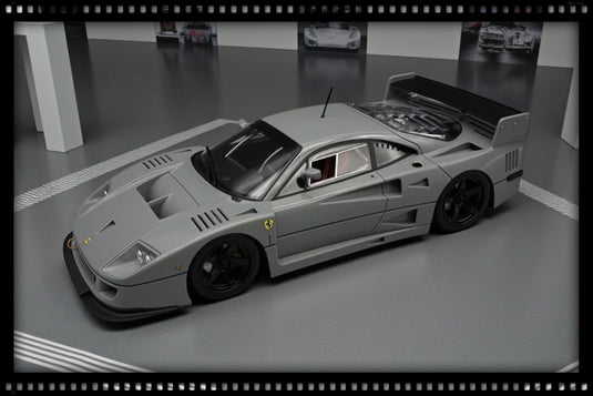 Ferrari F40 LM 1996 Press Version Gris avec jantes noires (ÉDITION LIMITÉE Nr.67/90 Avec base en cuir / Sans Case) TECNOMODEL 1:18